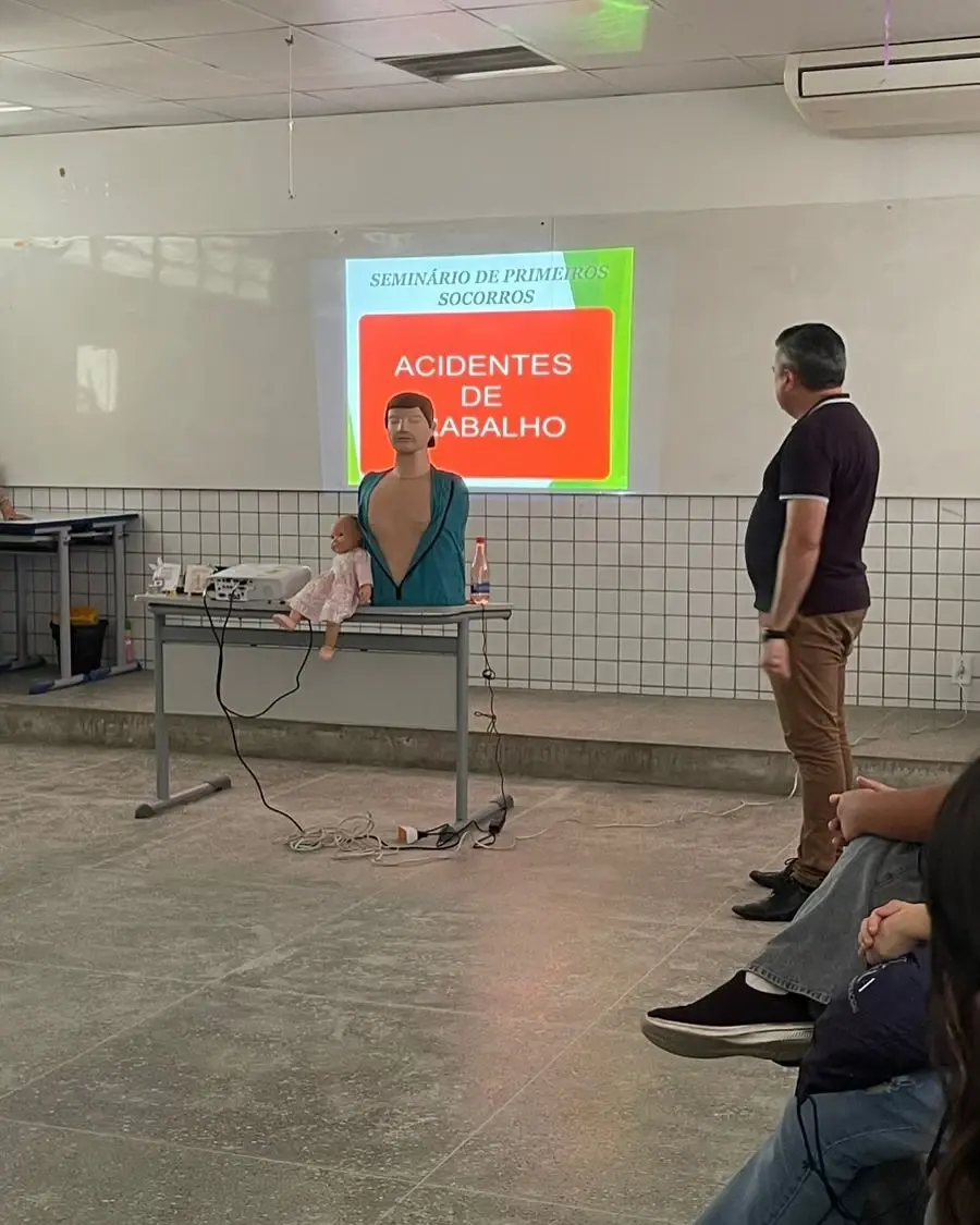 Palestra sobre Segurança do Trabalho e Primeiros Socorros — Escola Profissionalizante de Jijoca